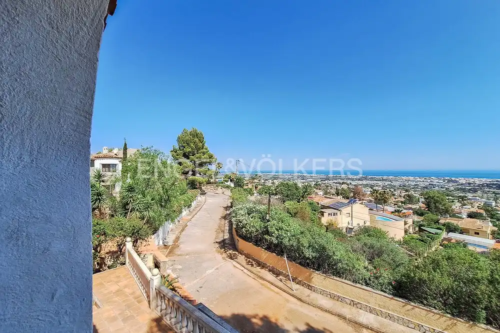 Vista exterior de Casa o xalet en venda en Dénia amb Aire condicionat, Calefacció i Jardí privat