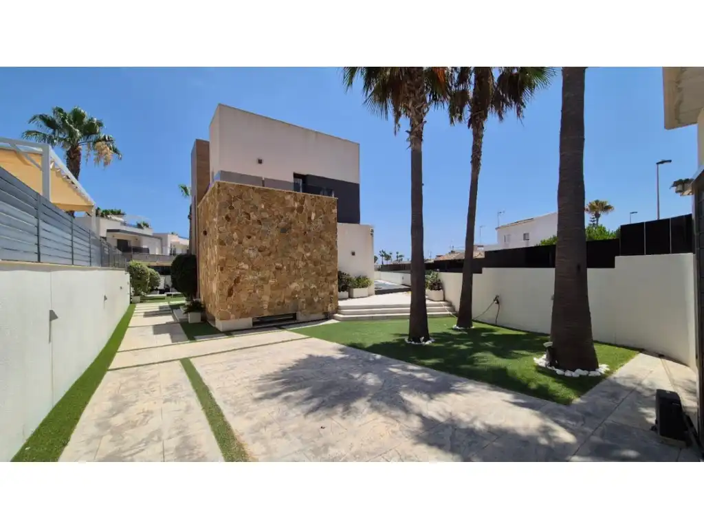 Casa amb jardí en venda a Calle Gabriela Mistral, imagen 5