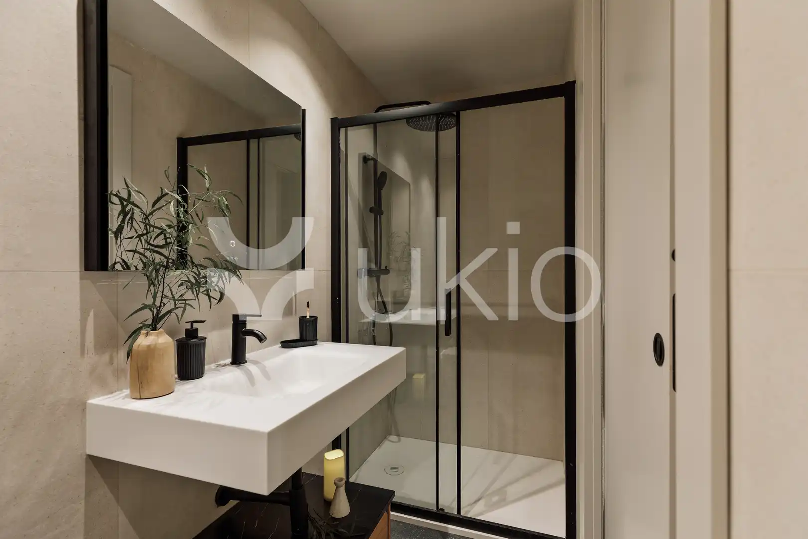 Bany de Apartament de lloguer en Barcelona amb Aire condicionat, Calefacció i Moblat