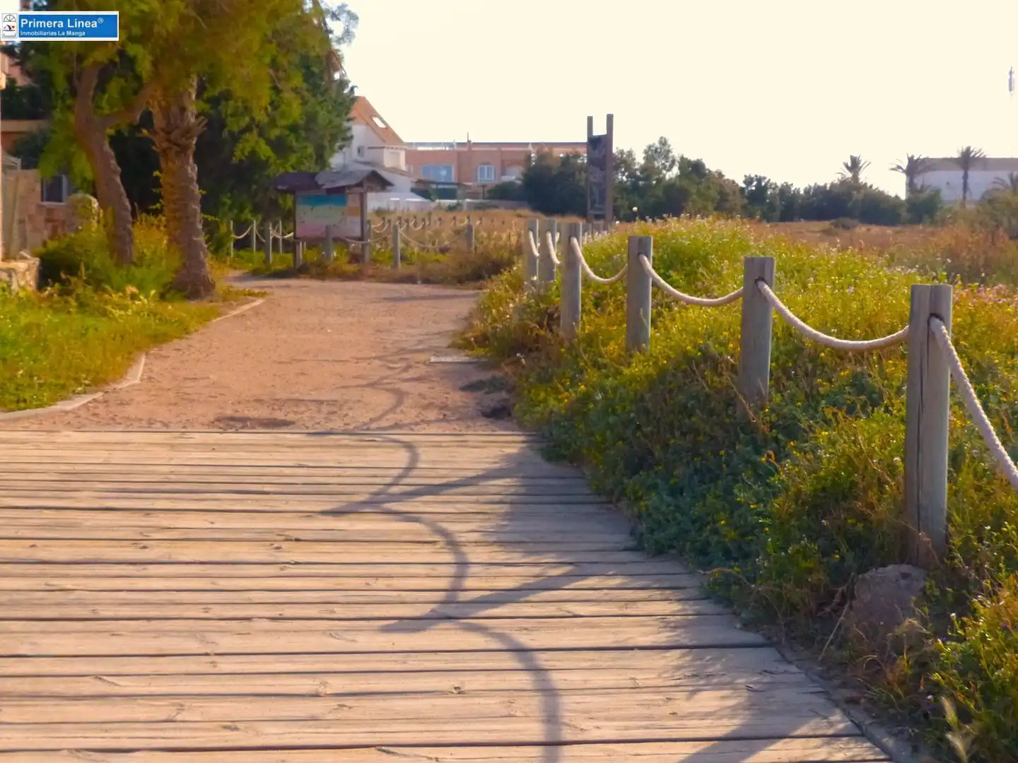 Vista exterior de Casa o xalet en venda en Cartagena amb Jardí privat, Terrassa i Traster