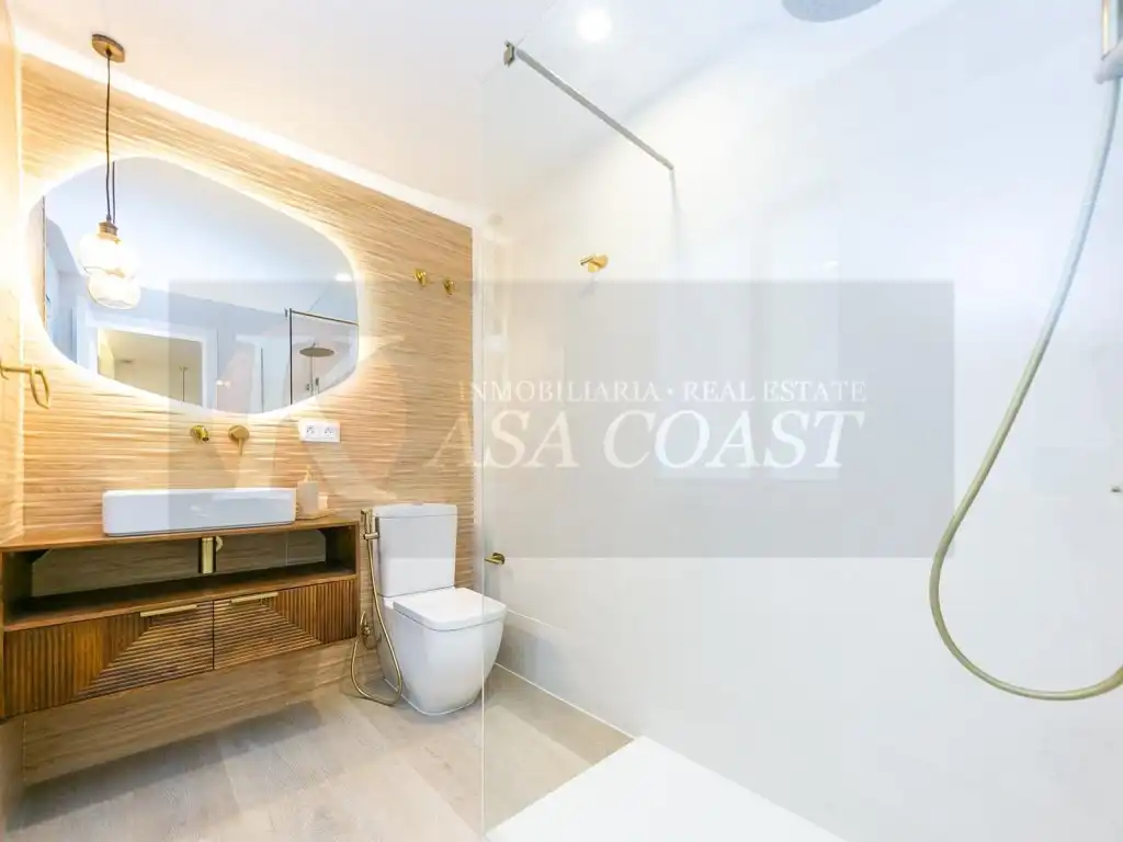 Baño de Piso en venta en Fuengirola con Aire acondicionado, Calefacción y Terraza