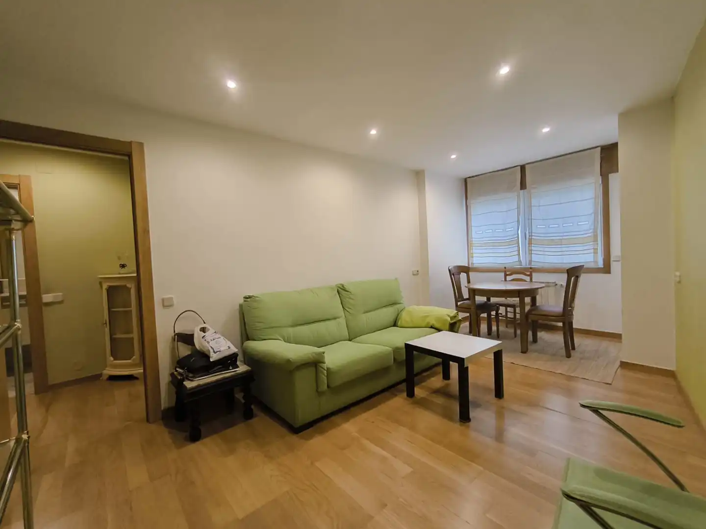 Living room of Flat for rent in Santiago de Compostela   with Heating, Parquet flooring and Furnished