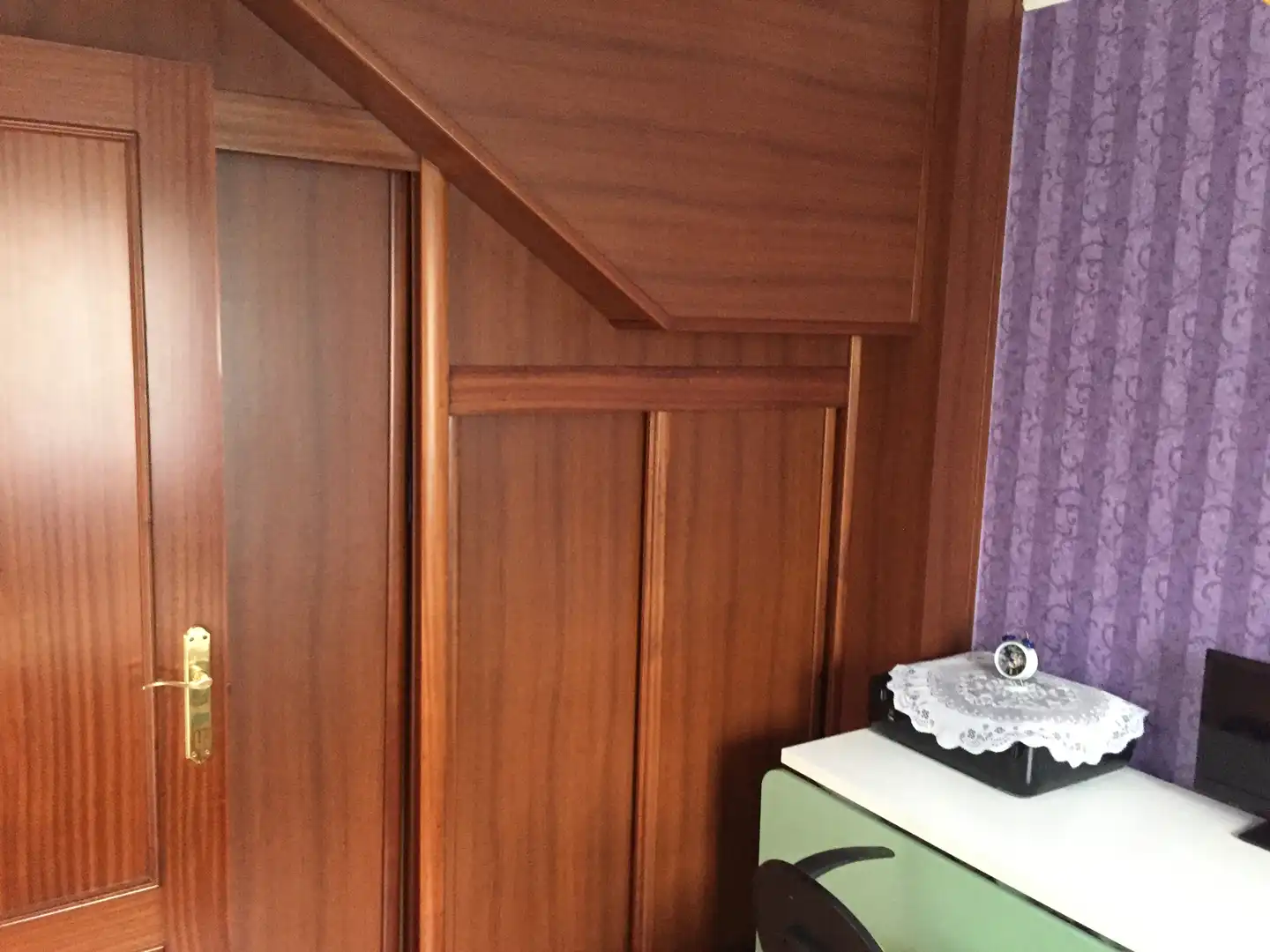 Dormitori de Casa o xalet en venda en Vigo  amb Calefacció, Forn i Rentadora