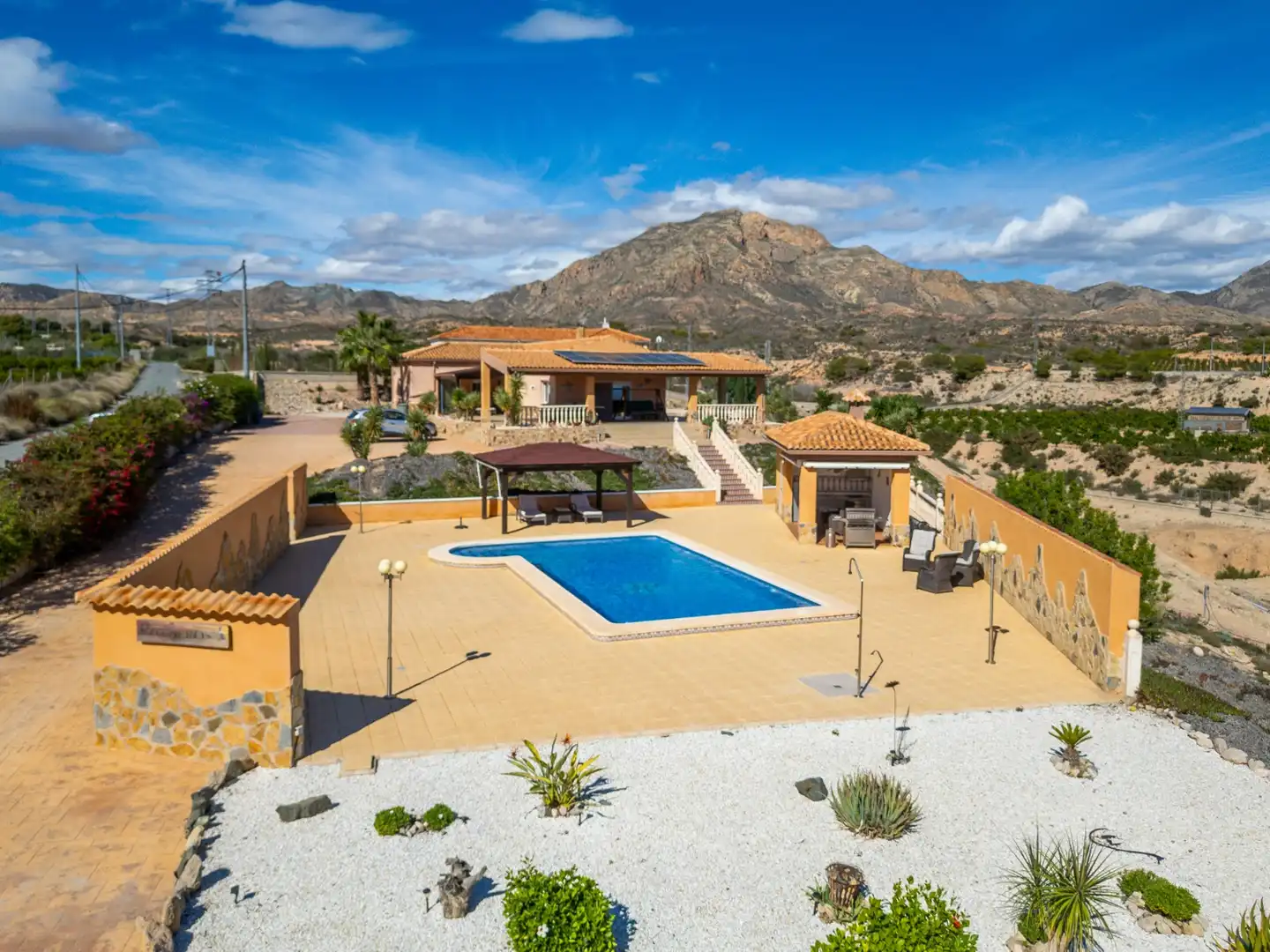 Vista exterior de Casa o xalet en venda en Albatera amb Aire condicionat, Calefacció i Jardí privat