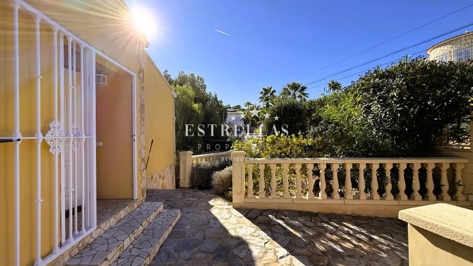 Vista exterior de Casa o chalet en venta en La Nucia con Aire acondicionado, Calefacción y Jardín privado