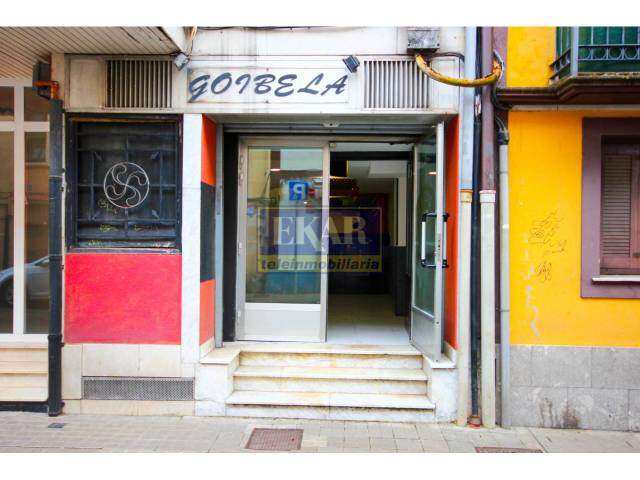 Local comercial en Venta en Calle Santa Elena, 5 en Centro - Mendibil - Santiago