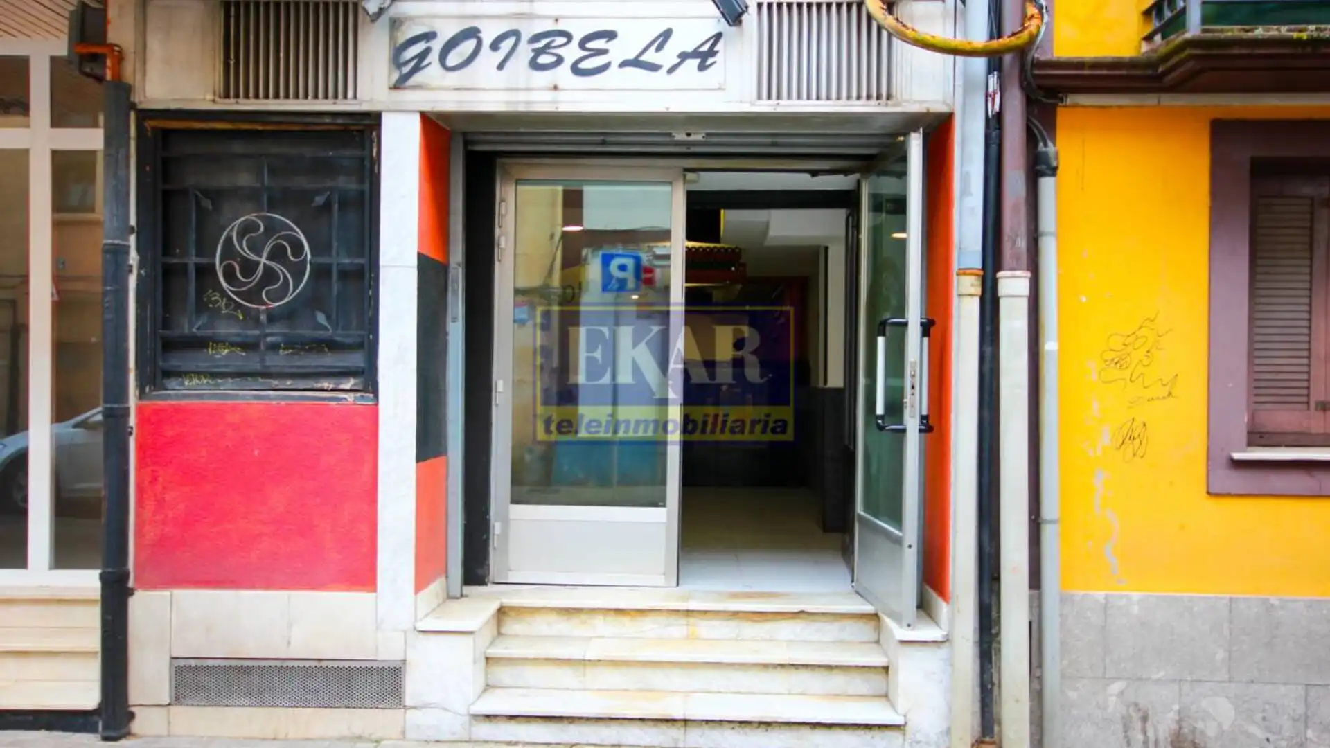 Vista exterior de Local en venta en Irun 