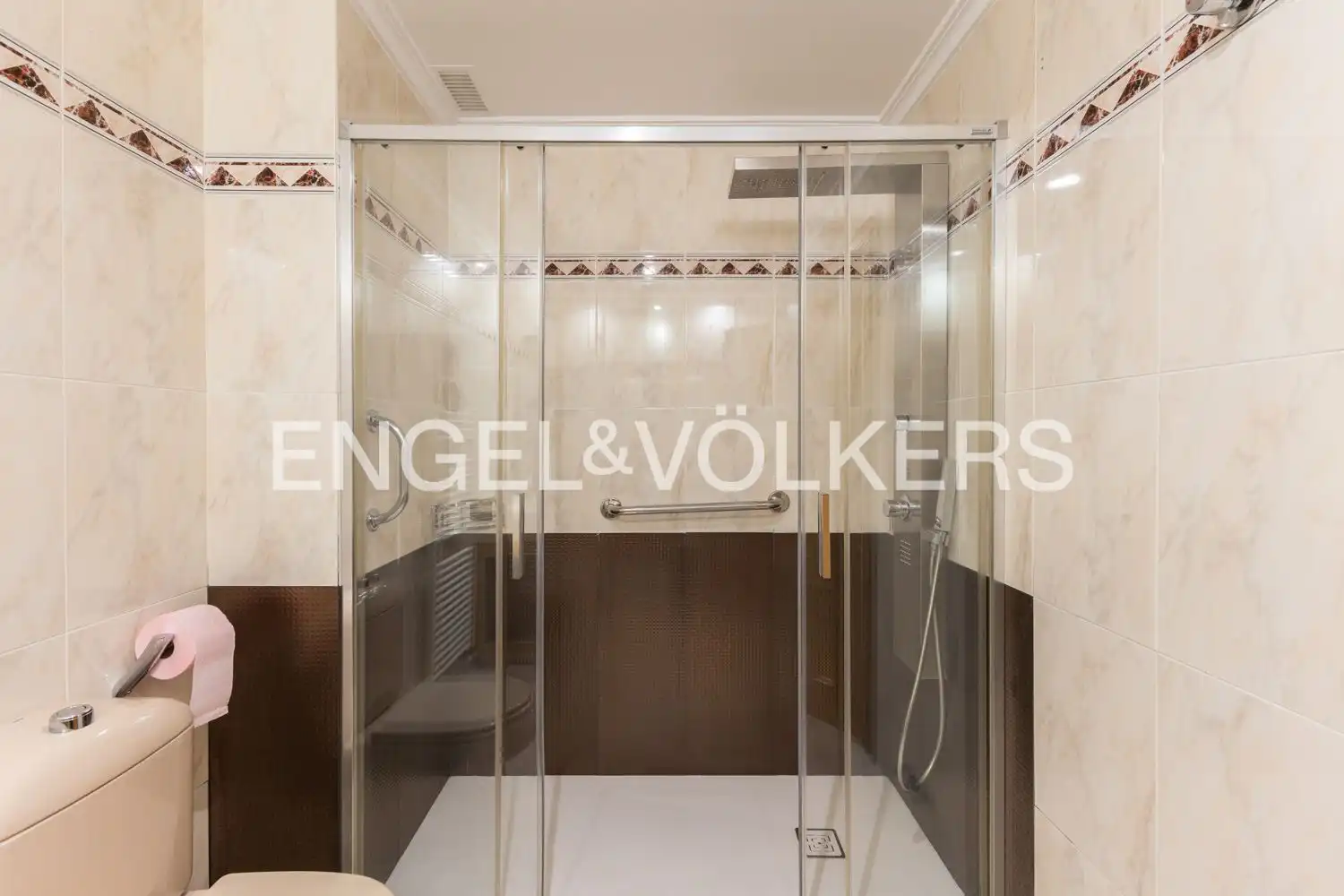 Baño de Piso en venta en Valencia con Aire acondicionado, Calefacción y Terraza