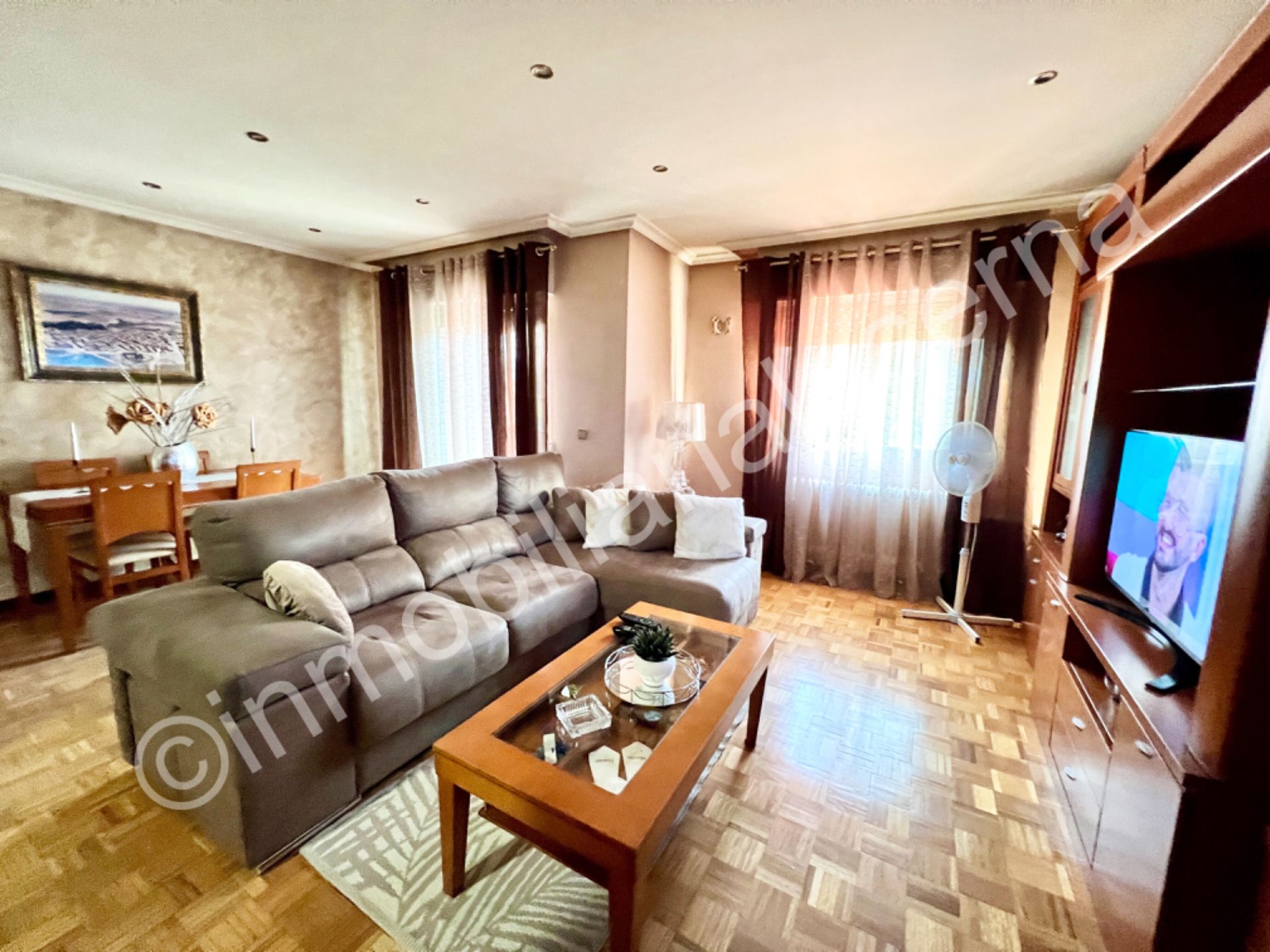 Living room of Single-family semi-detached for sale in San Andrés del Rabanedo  with Heating, Private garden and Parquet flooring