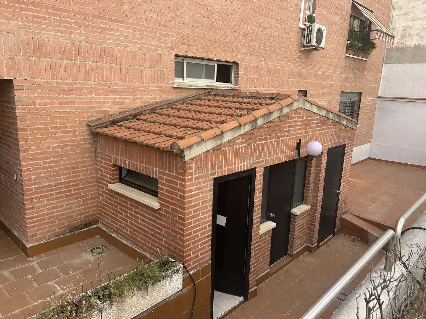 Vista exterior de Estudi en venda en Madrid amb Aire condicionat, Parquet i Piscina