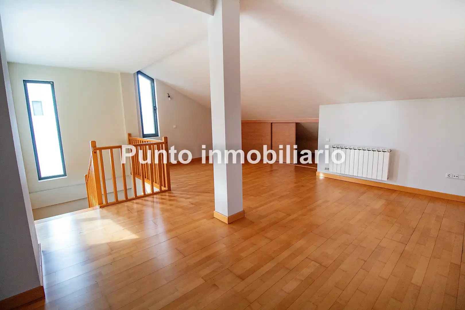 Living room of Houses for sale in Valladolid  with Heating, Private garden and Parquet flooring