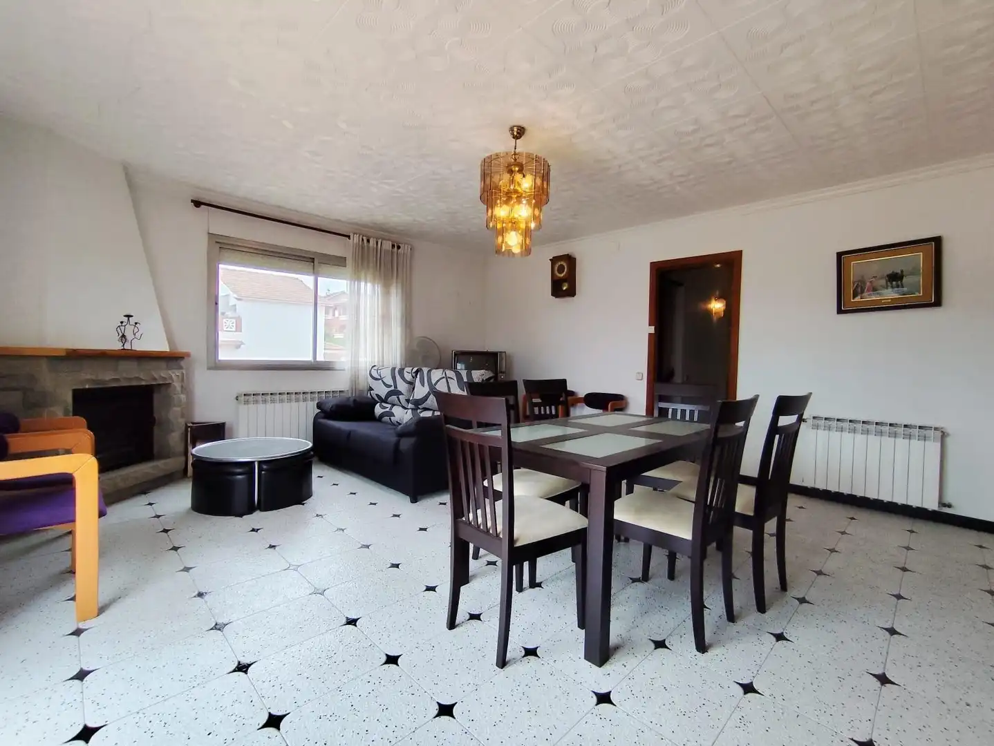 Sala de estar de Casa o chalet en venta en Santa Perpètua de Mogoda con Aire acondicionado, Calefacción y Jardín privado