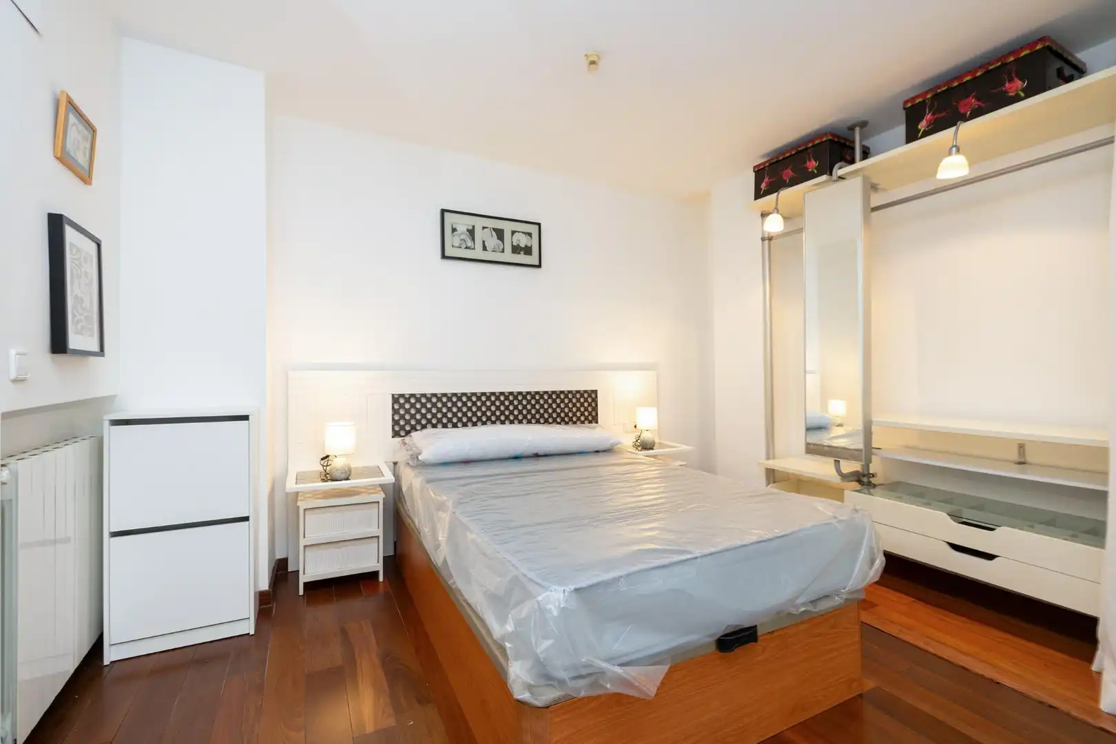 Dormitori de Apartament en venda en Granada amb Aire condicionat, Calefacció i Jardí privat