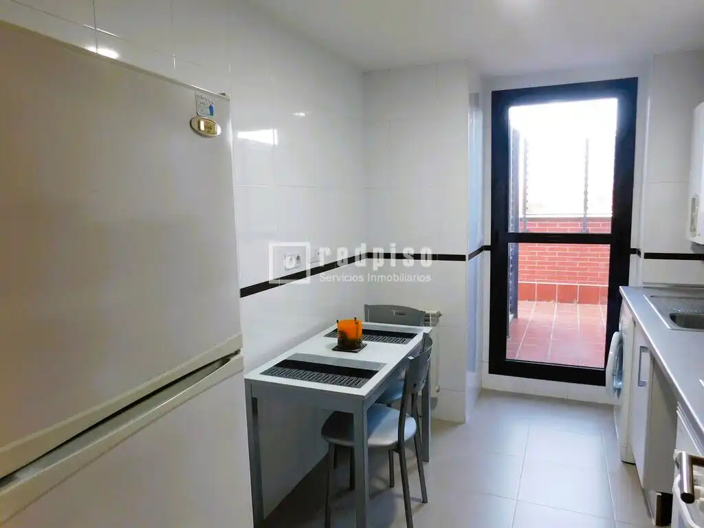 Cocina de Piso de alquiler en Madrid con Aire acondicionado, Calefacción y Jardín privado
