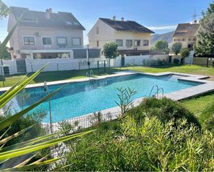 Piscina de Casa adosada en venda en Cártama amb Aire condicionat, Calefacció i Terrassa