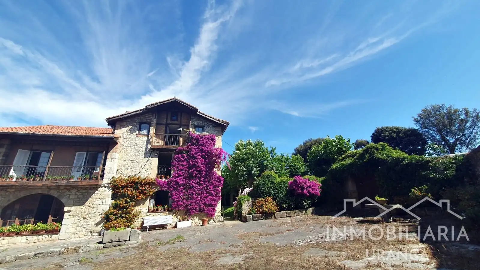 Außenansicht von Haus oder Chalet zum Verkauf in Ribamontán al Mar mit Heizung, Privatgarten und Terrasse