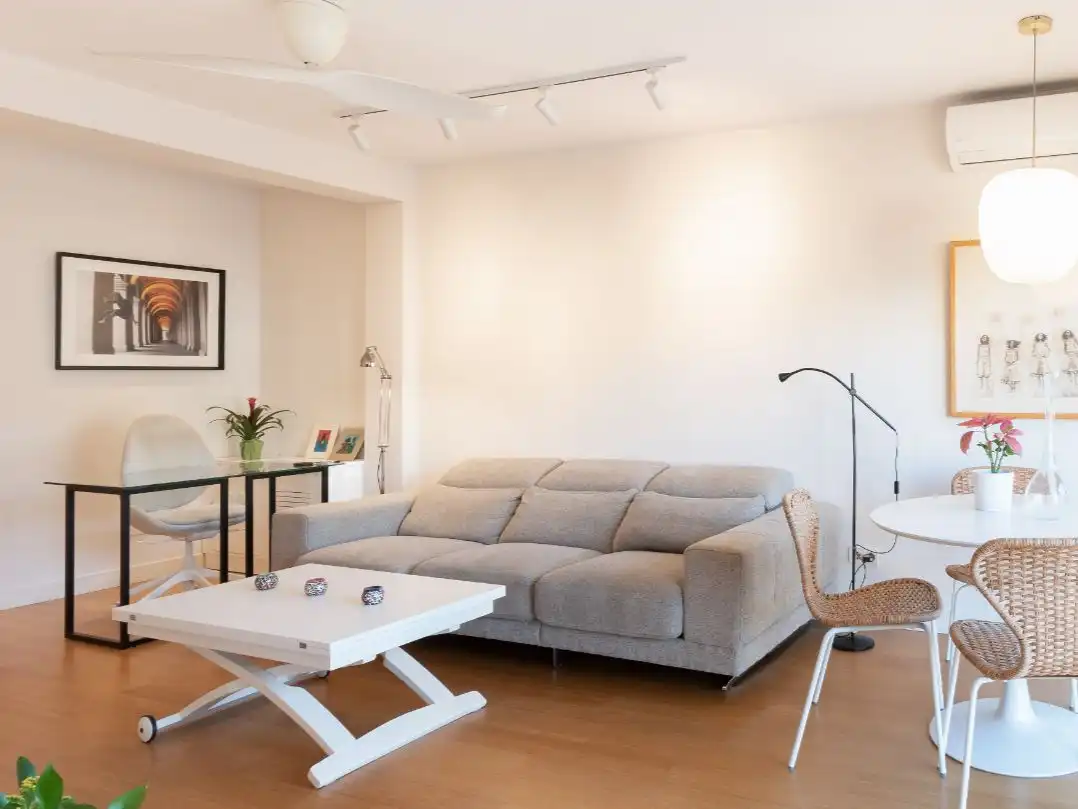 Sala d'estar de Pis en venda en Marbella amb Aire condicionat, Terrassa i Balcó