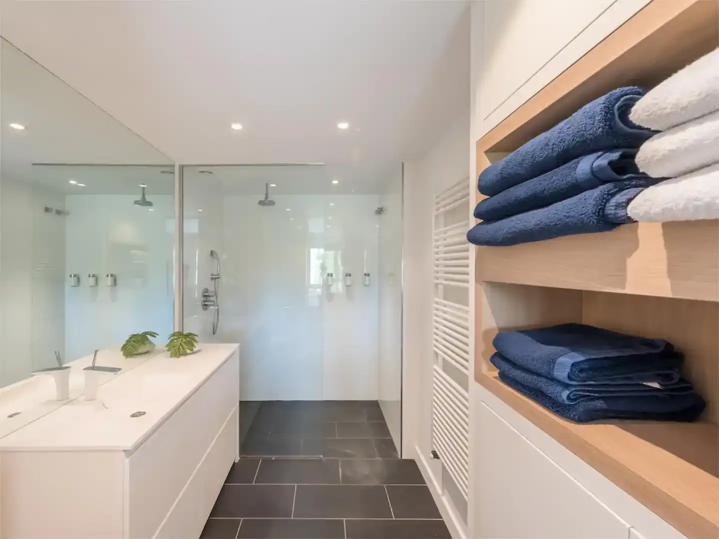 Bathroom of Flat for sale in Orihuela  with Air Conditioner and Swimming Pool