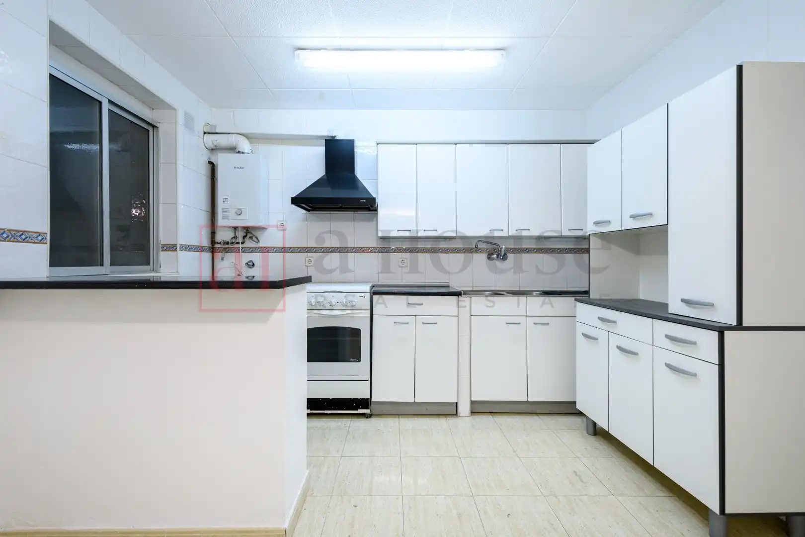 Cocina de Piso en venta en Barcelona con Trastero y Balcón