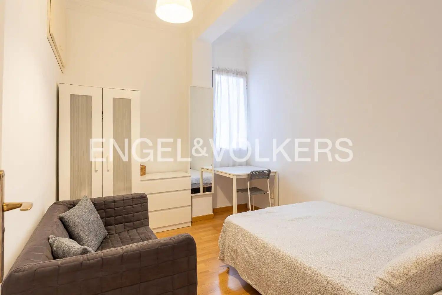 Bedroom of Flat for rent in Valencia  with Air Conditioner, Heating and Furnished