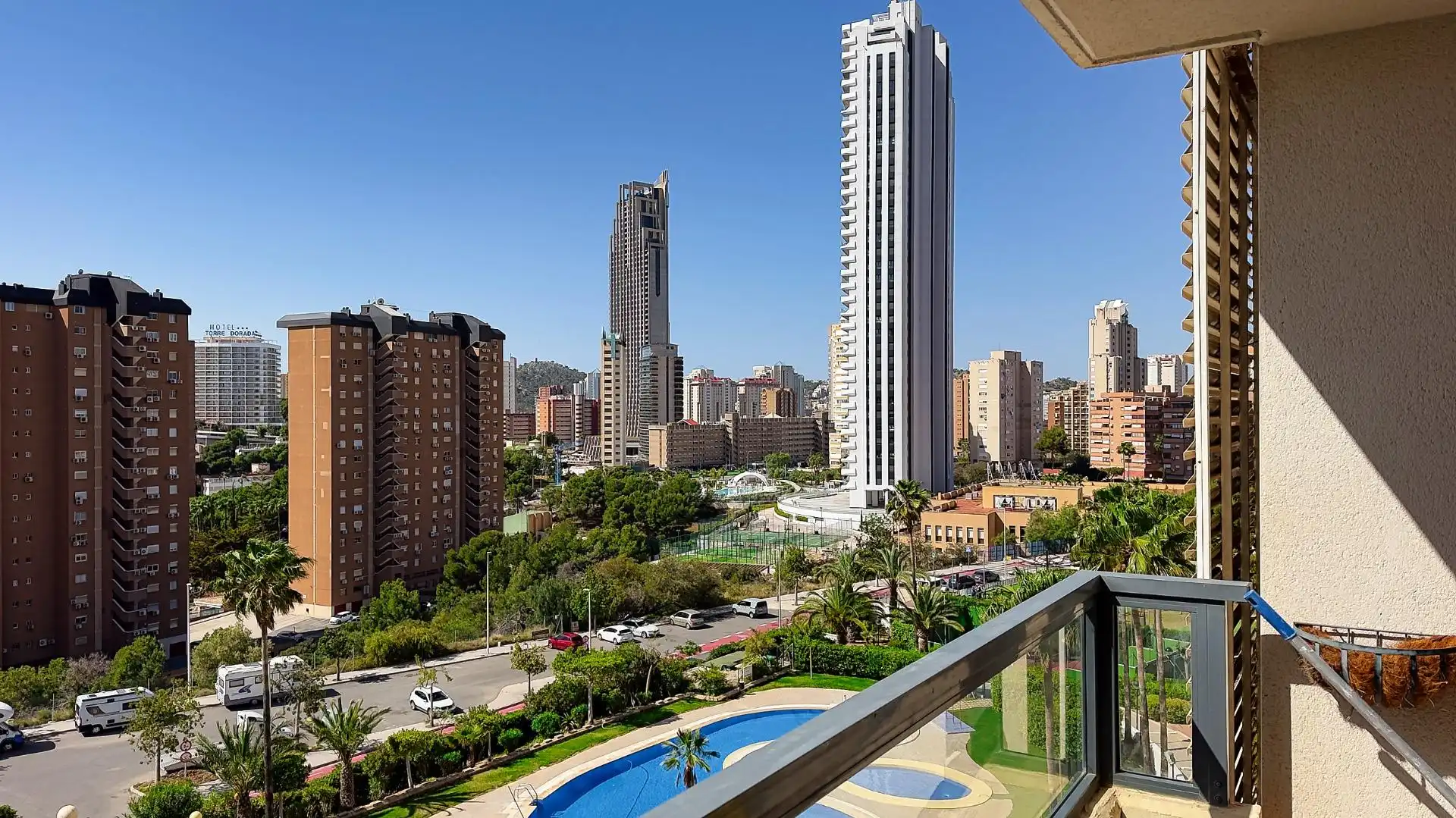 Vista exterior de Pis en venda en Benidorm amb Aire condicionat, Jardí privat i Terrassa