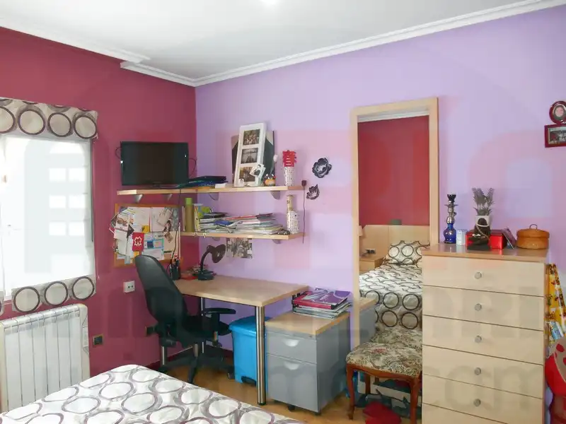 Habitación de Piso en venta en Oviedo  con Calefacción, Trastero y Amueblado