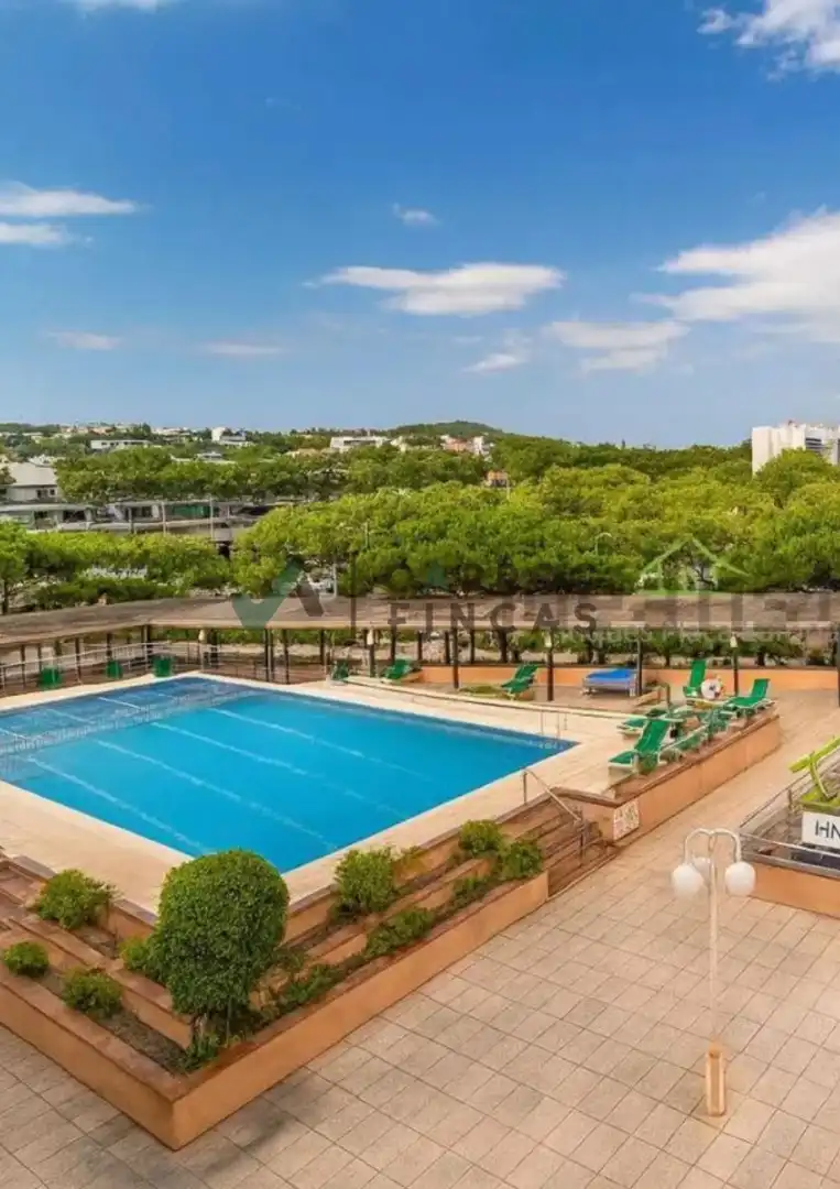 Schwimmbecken von Wohnungen zum Verkauf in Castell d'Aro, Platja d'Aro i s'Agaró mit Klimaanlage, Heizung und Möbliert