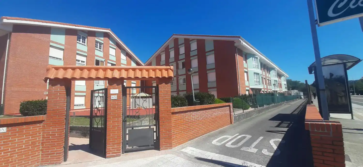 Vista exterior de Pis en venda en Bárcena de Cicero amb Calefacció, Traster i Moblat