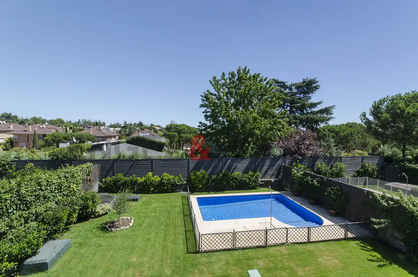 Piscina de Casa adosada de lloguer en Madrid amb Aire condicionat, Calefacció i Jardí privat