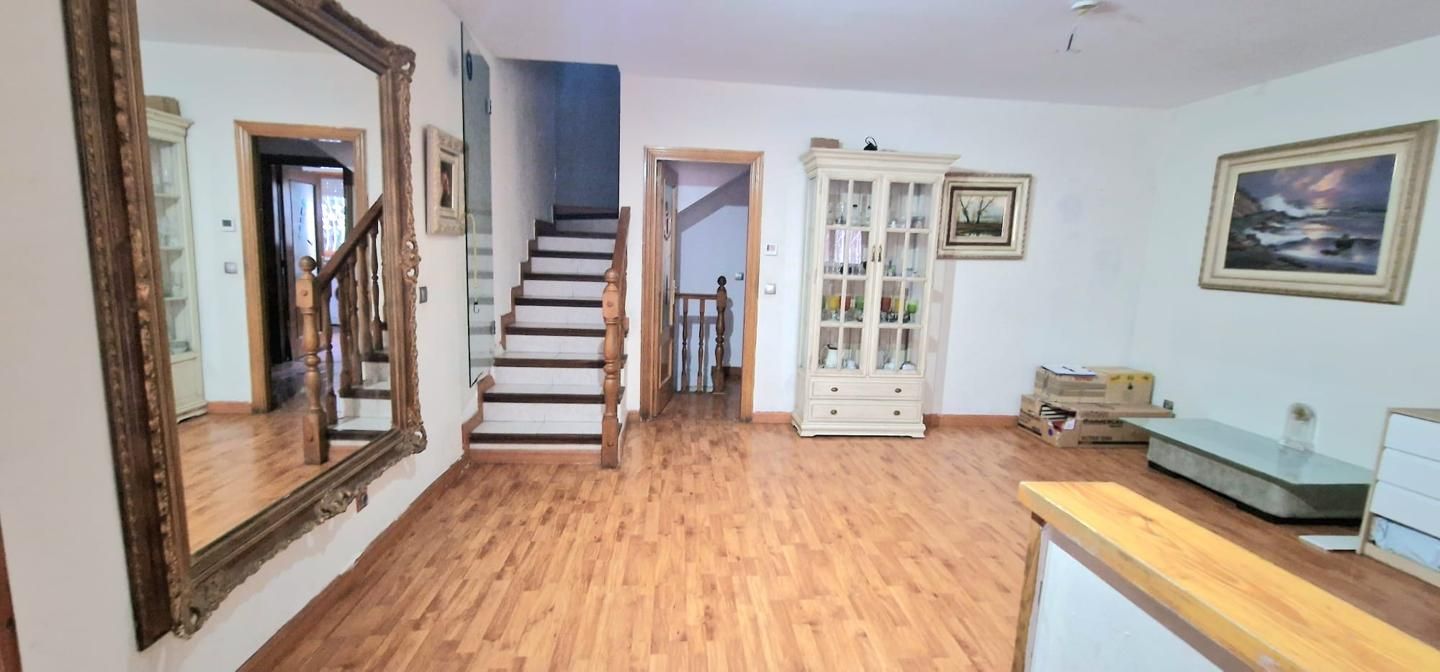 Single-family semi-detached for sale in  Zaragoza Capital  with Air Conditioner, Heating and Private garden