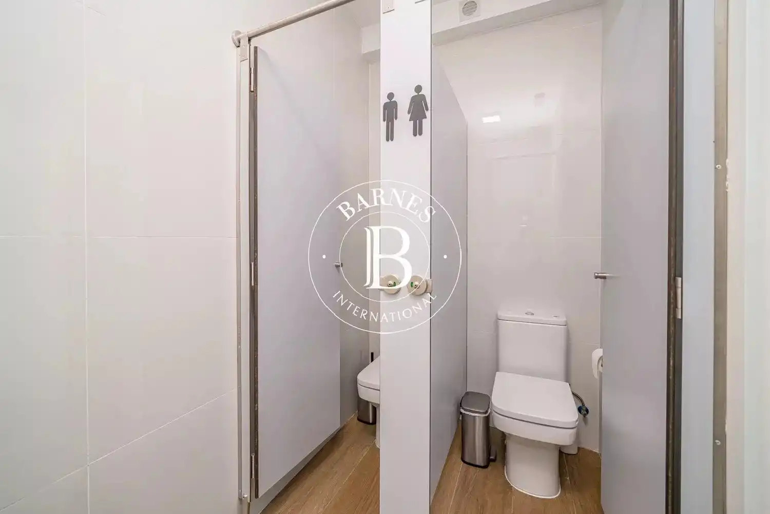 Badezimmer von Geschaftsraum zur Miete in Madrid mit Klimaanlage