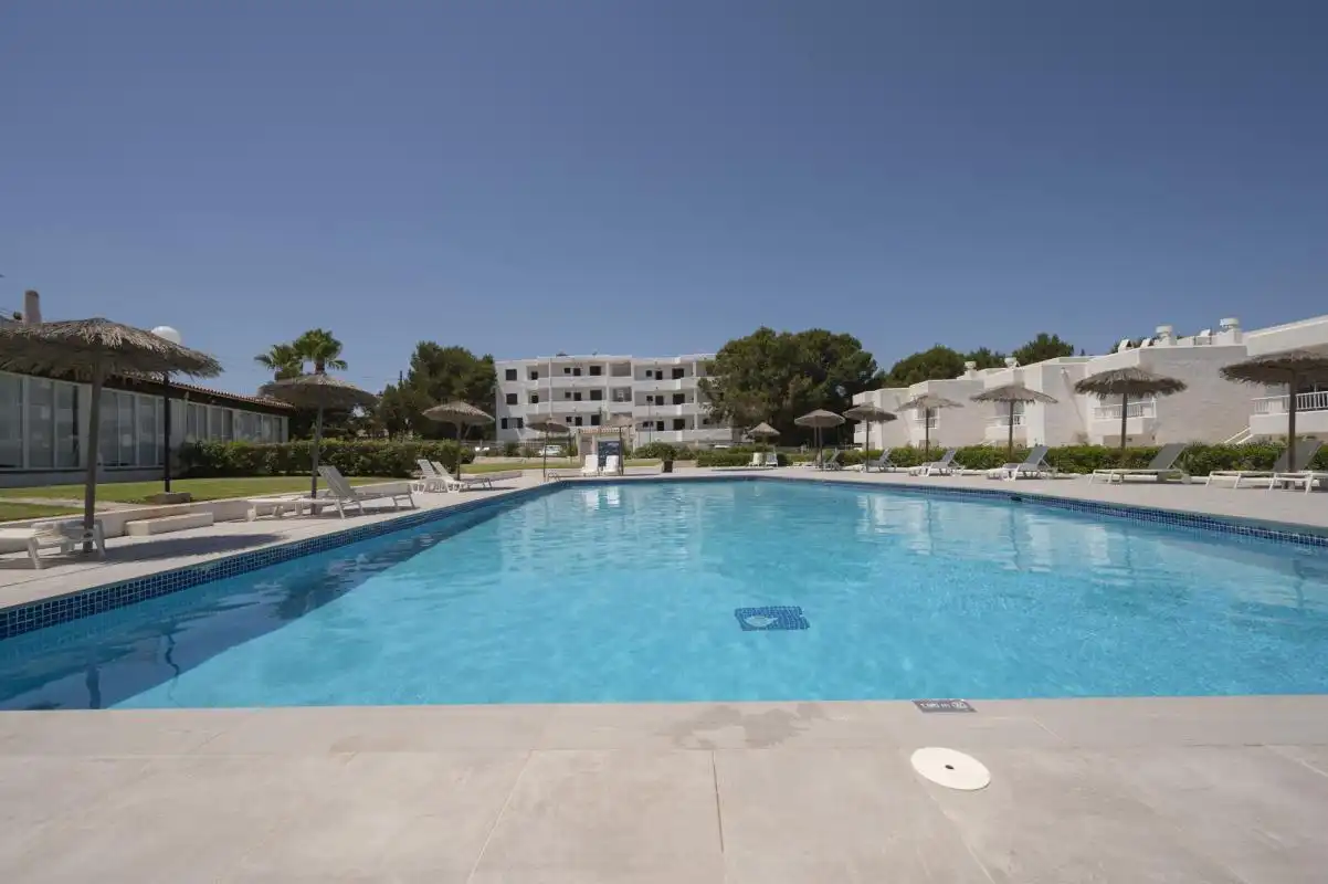 Piscina de Pis en venda en Sant Josep de sa Talaia amb Aire condicionat, Calefacció i Jardí privat
