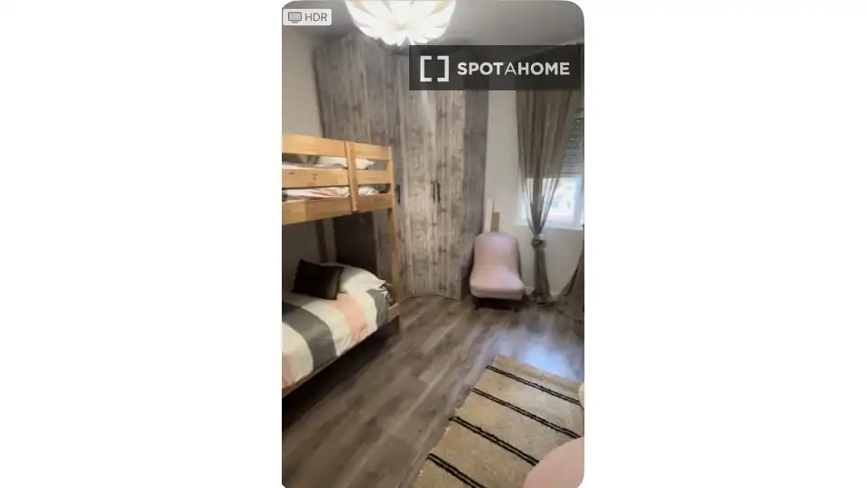 Room in Canyelles