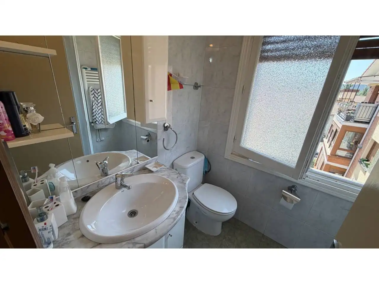 Baño de Piso en venta en Espinosa de los Monteros con Calefacción, Terraza y Amueblado