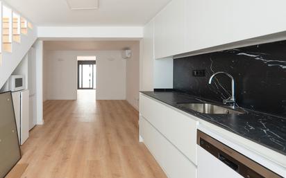Kitchen of Flat for sale in  Barcelona Capital  with Air Conditioner, Heating and Terrace