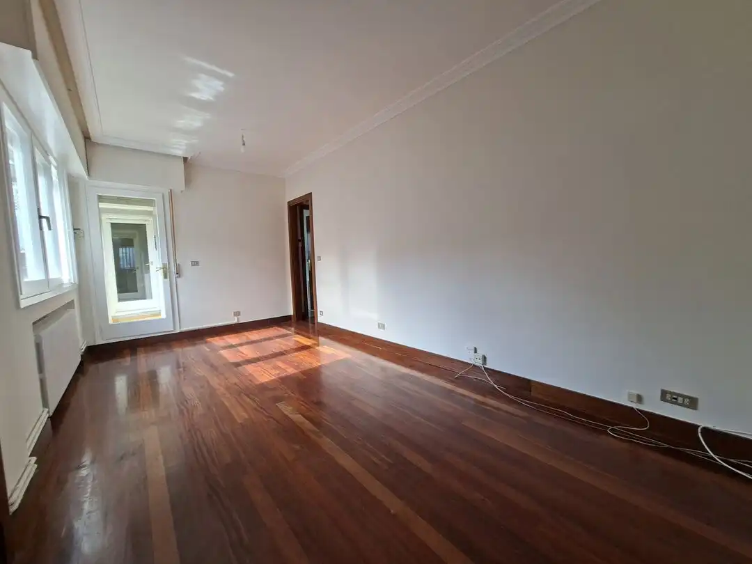 Wohnzimmer von Wohnung zum Verkauf in Durango mit Heizung, Abstellraum und Balkon