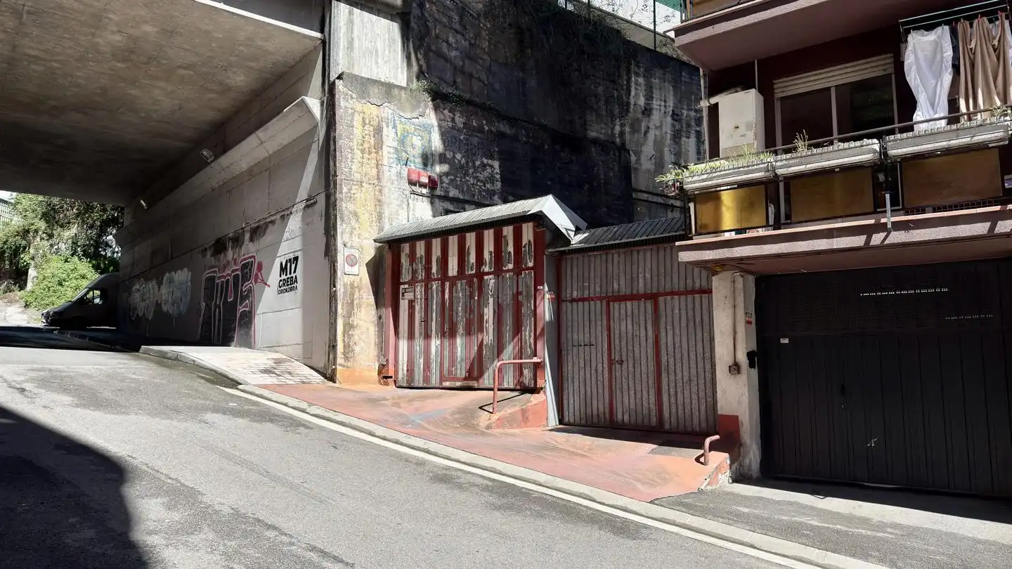 Außenansicht von Garage zum Verkauf in Eibar