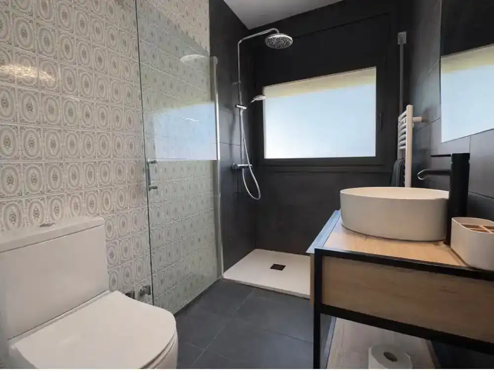 Badezimmer von Wohnung zur Miete in Sant Gregori mit Klimaanlage, Privatgarten und Parkett