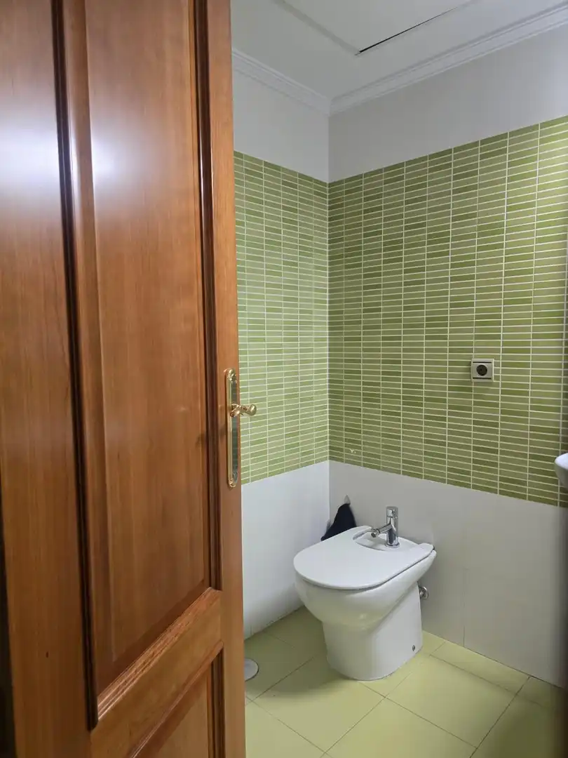 Bathroom of Flat for sale in Córdoba  with Air Conditioner, Terrace and Storage room