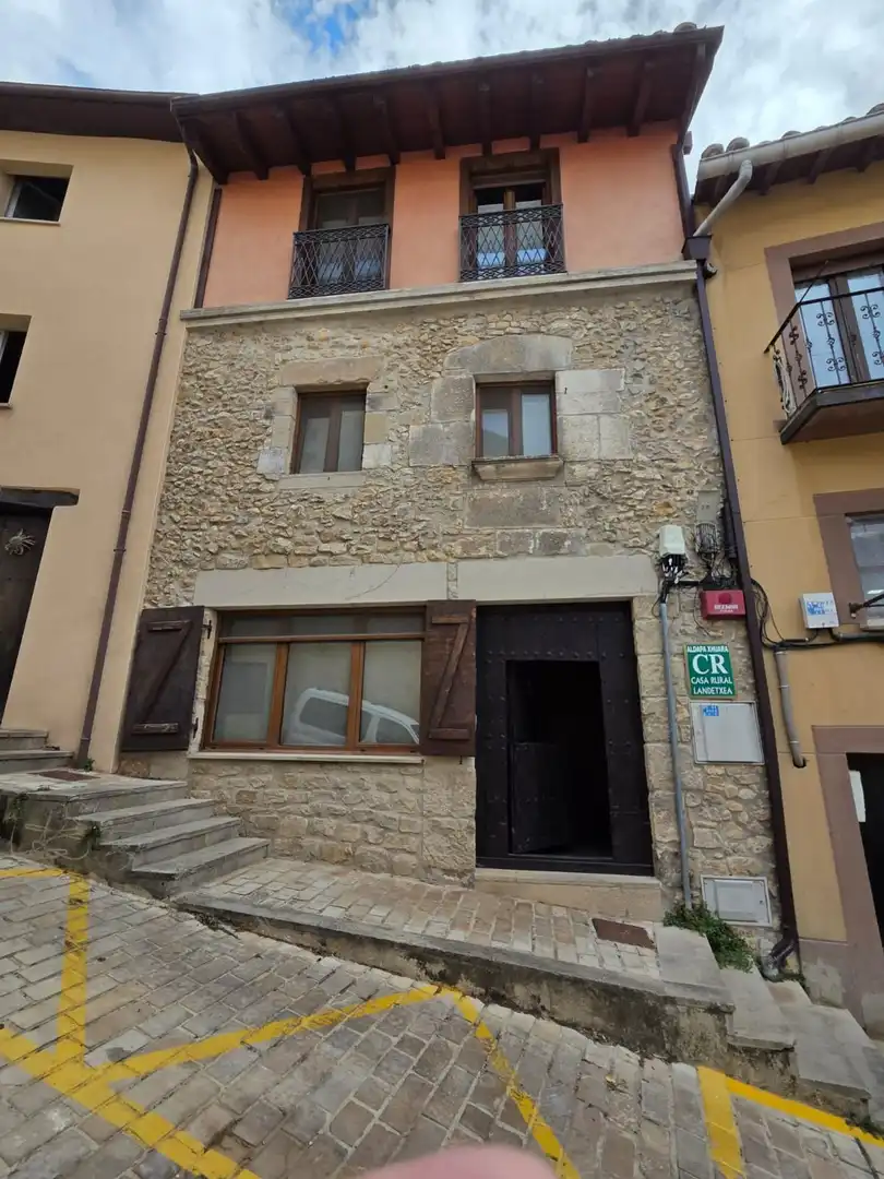 Außenansicht von Country house zum Verkauf in Campezo / Kampezu mit Möbliert