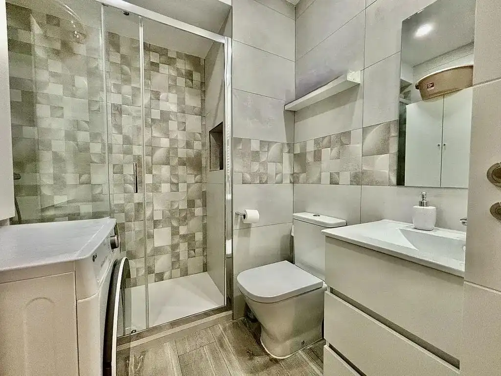 Baño de Piso de alquiler en Madrid con Aire acondicionado y Amueblado
