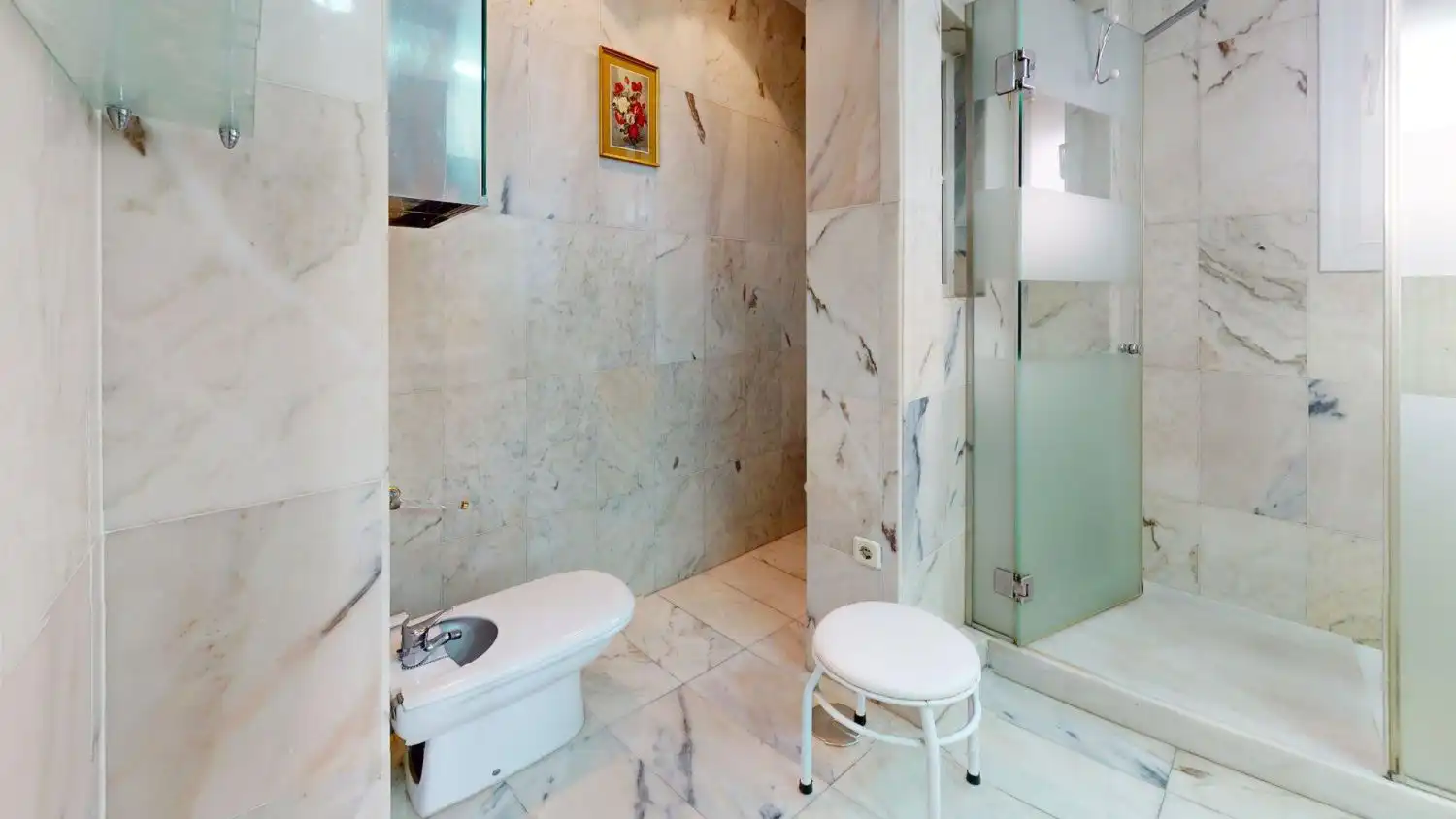 Bathroom of Flat for sale in Sevilla  with Air Conditioner, Heating and Terrace