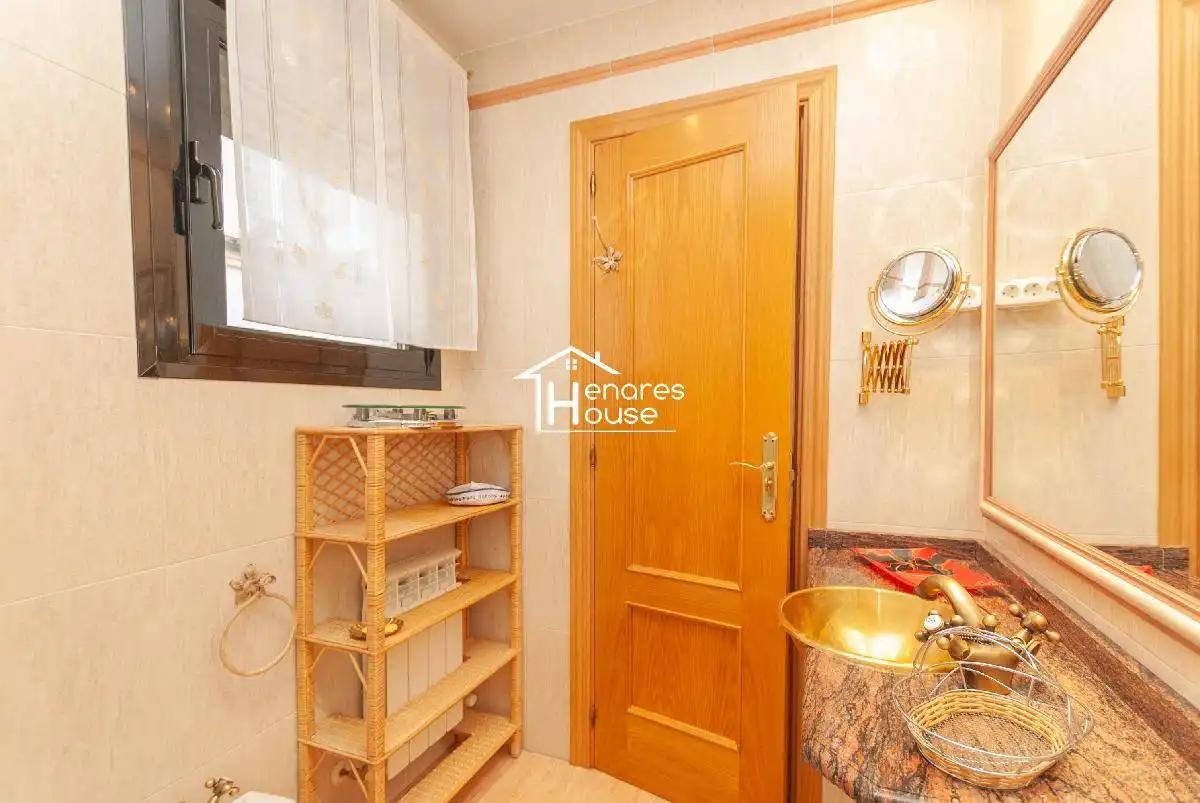 Baño de Dúplex en venta en Alcalá de Henares con Aire acondicionado, Calefacción y Parquet