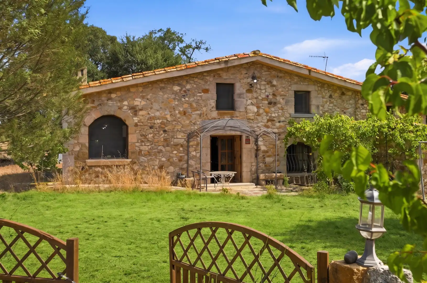 Vista exterior de Casa o xalet en venda en Caldes de Malavella amb Jardí privat