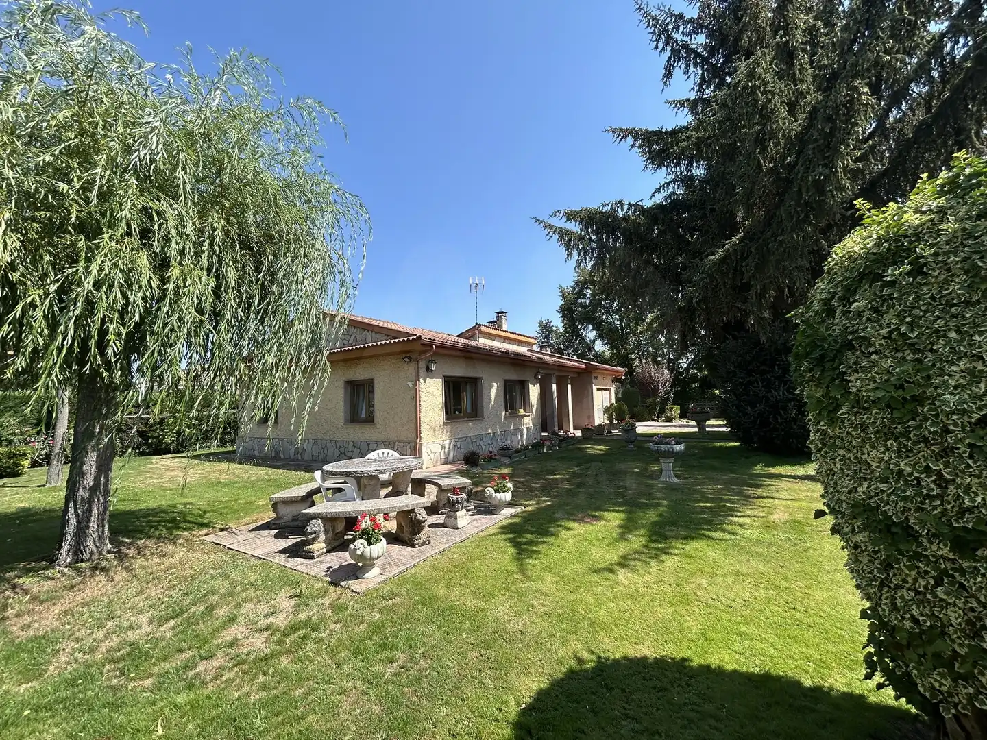 Jardín de Casa o chalet en venta en Villadangos del Páramo con Calefacción, Terraza y Piscina