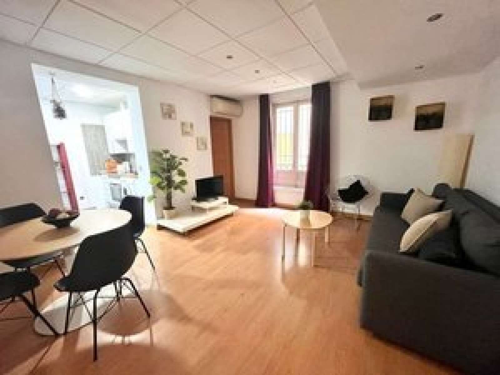 Living room of Study to share in  Madrid Capital  with Air Conditioner and Terrace