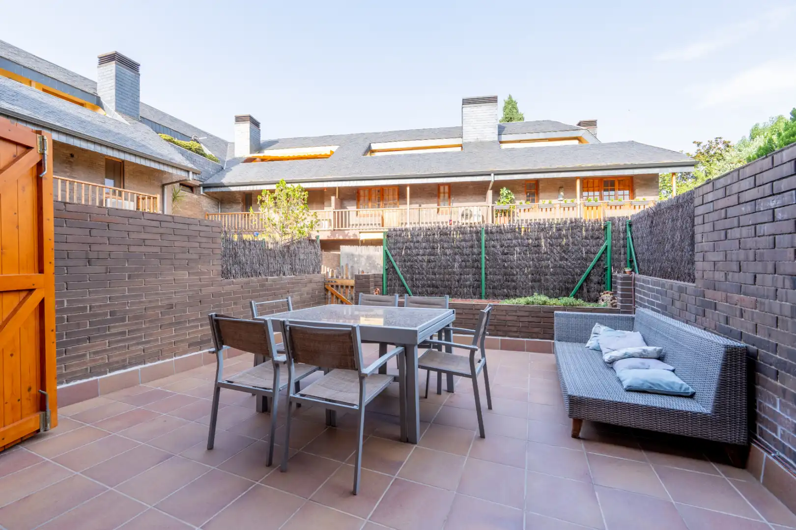 Terrassa de Casa adosada en venda en Sant Cugat del Vallès amb Calefacció, Jardí privat i Parquet