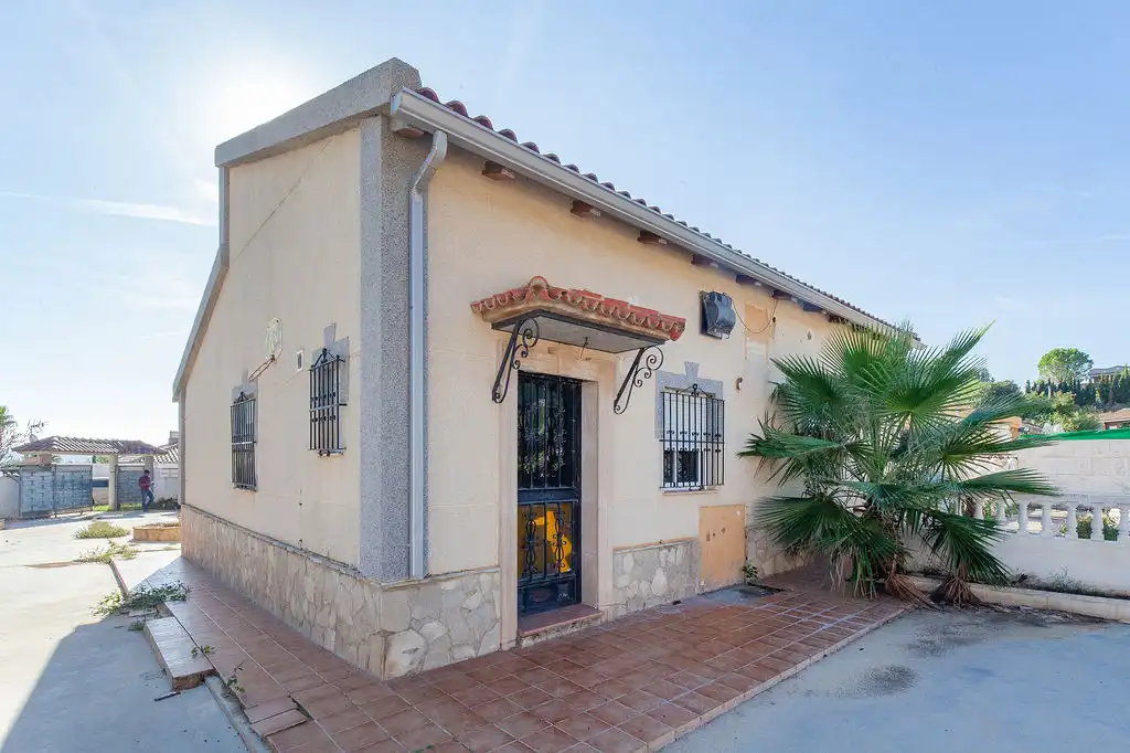Exterior view of Houses for sale in Montroi / Montroy, Valencia