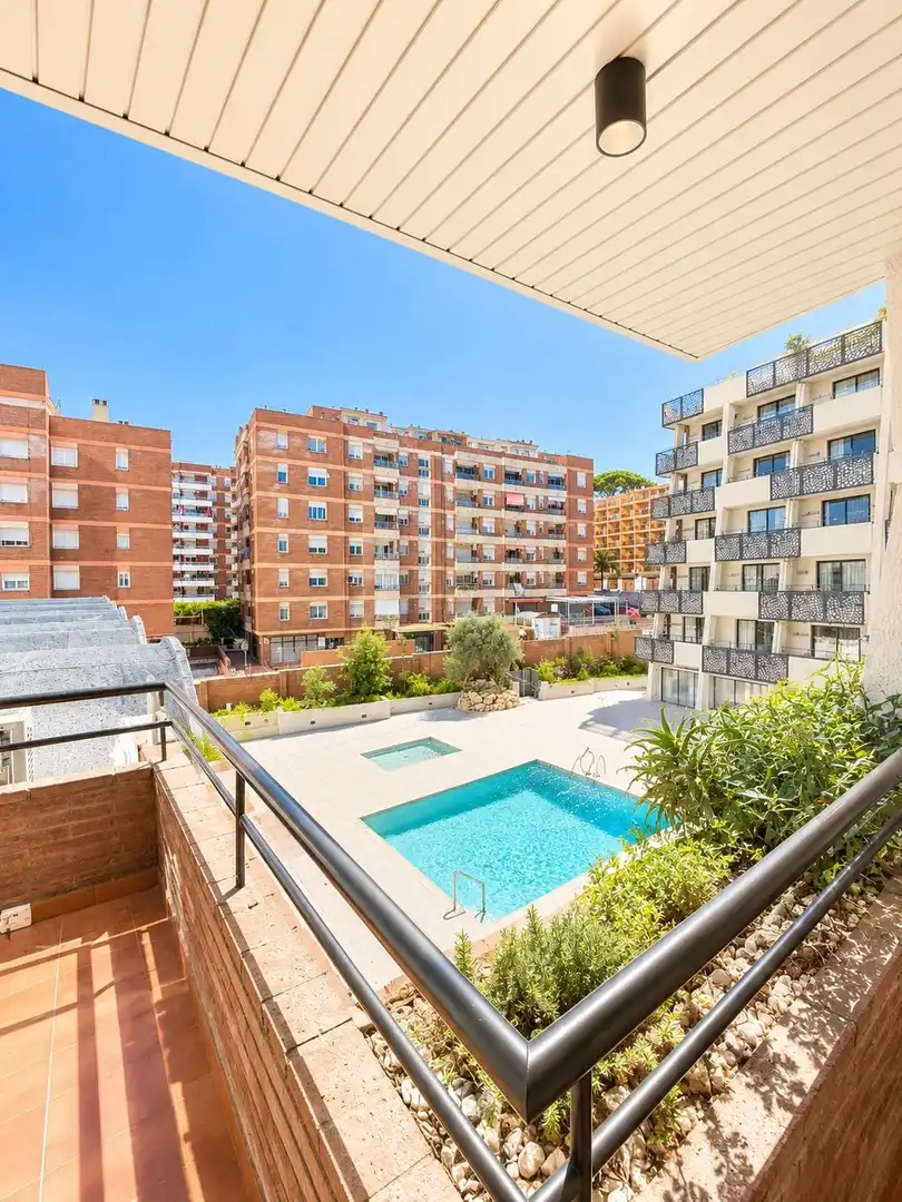 Vista exterior de Pis en venda en Calella amb Aire condicionat, Parquet i Terrassa