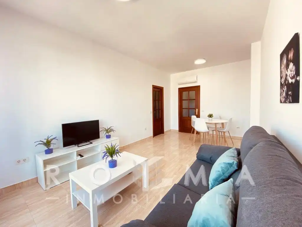 Wohnzimmer von Wohnung zur Miete in Dos Hermanas mit Klimaanlage, Abstellraum und Balkon